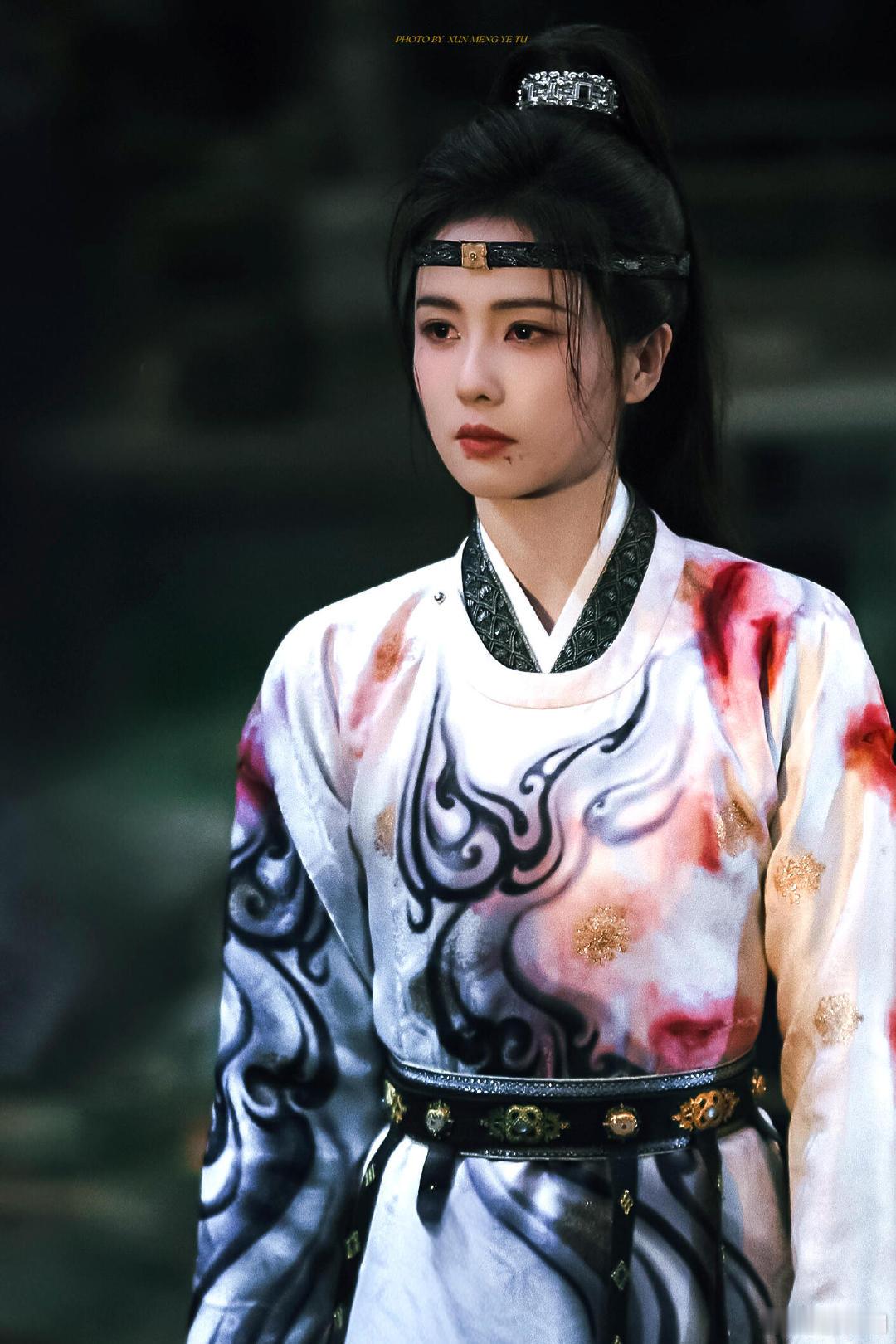 白鹿女官帅起来还有男的什么事不得不说白鹿这次塑造的李佩仪真的很成功，高马尾劲装