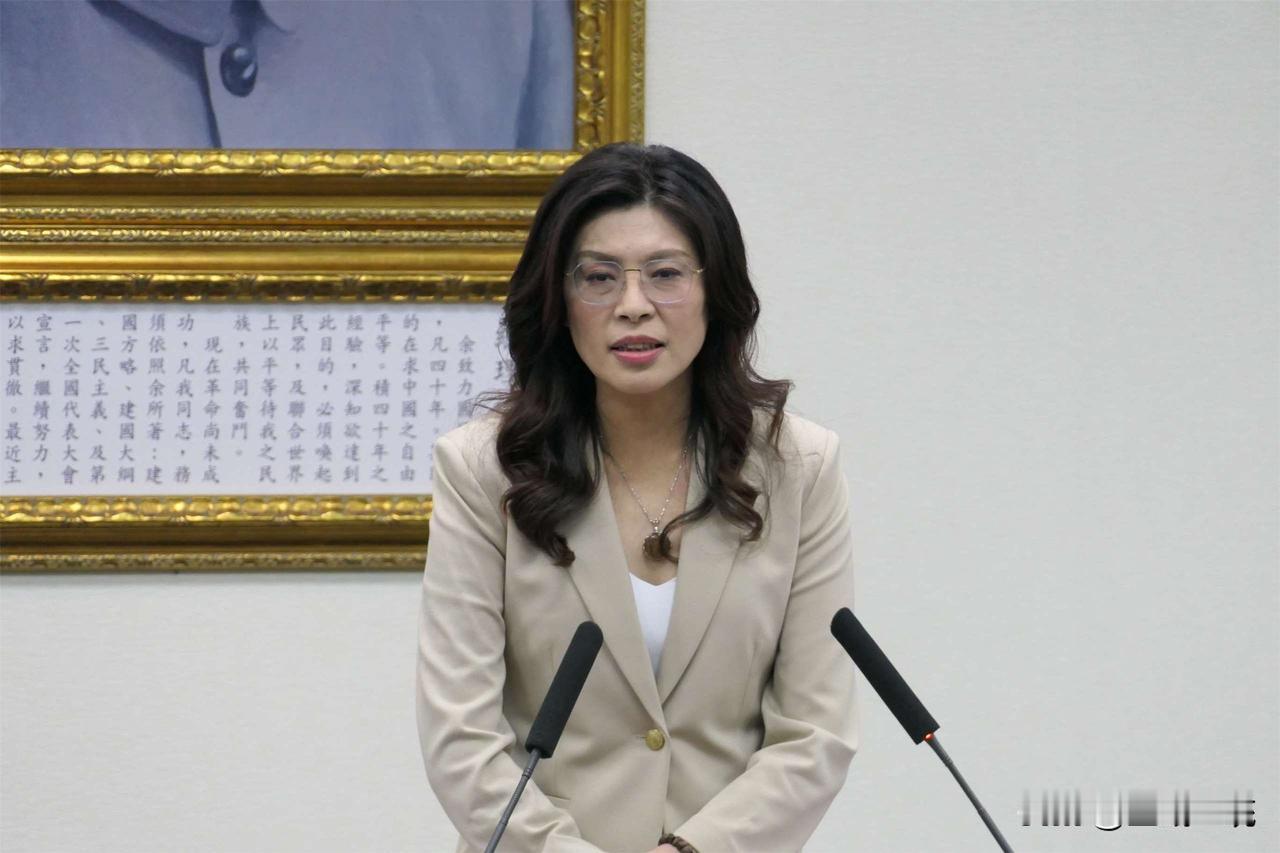 郑丽文：九二共识就是两岸同属一中国民党主席郑丽文今天（4日）在中常会上表示，