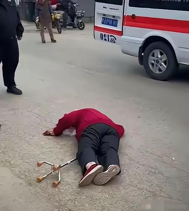 没人图回报，可要是平白无故惹上麻烦，谁受得了啊？要是再被人讹上，那就更憋屈了。