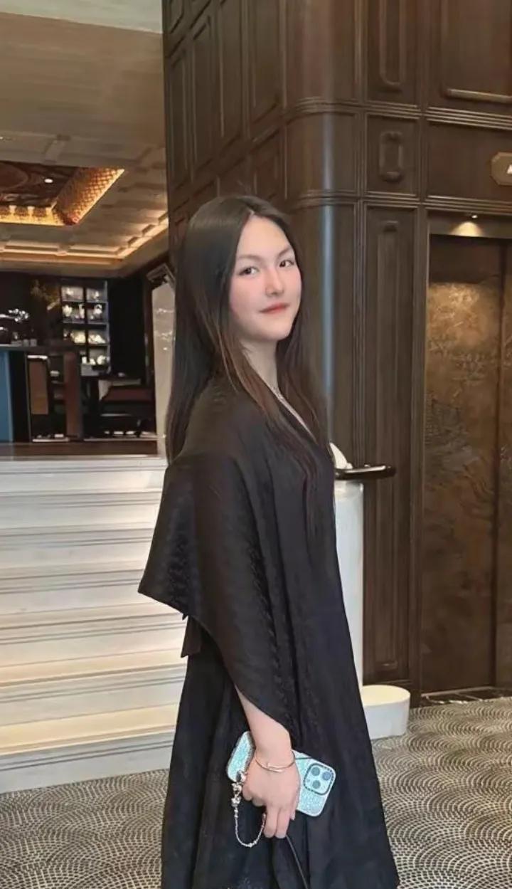 王诗龄戴460万项链引热议，李湘的教育方式你怎么看？