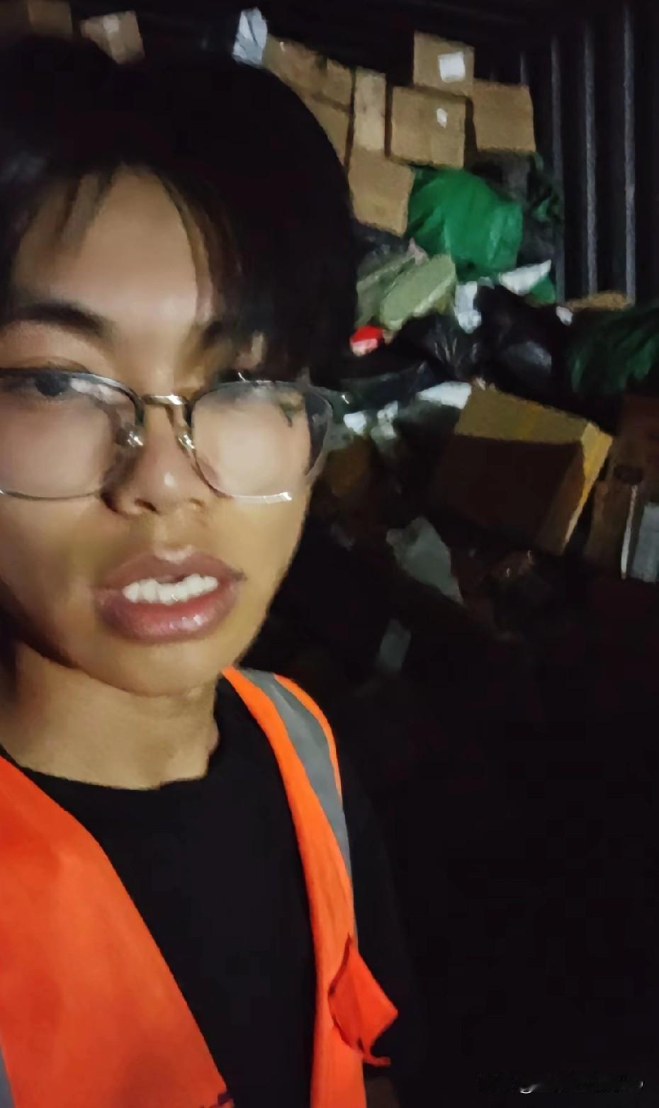 干得漂亮！快递分拣太累了！我在某丰干过两年。凌晨十二点半上班到中午十二点半下班。