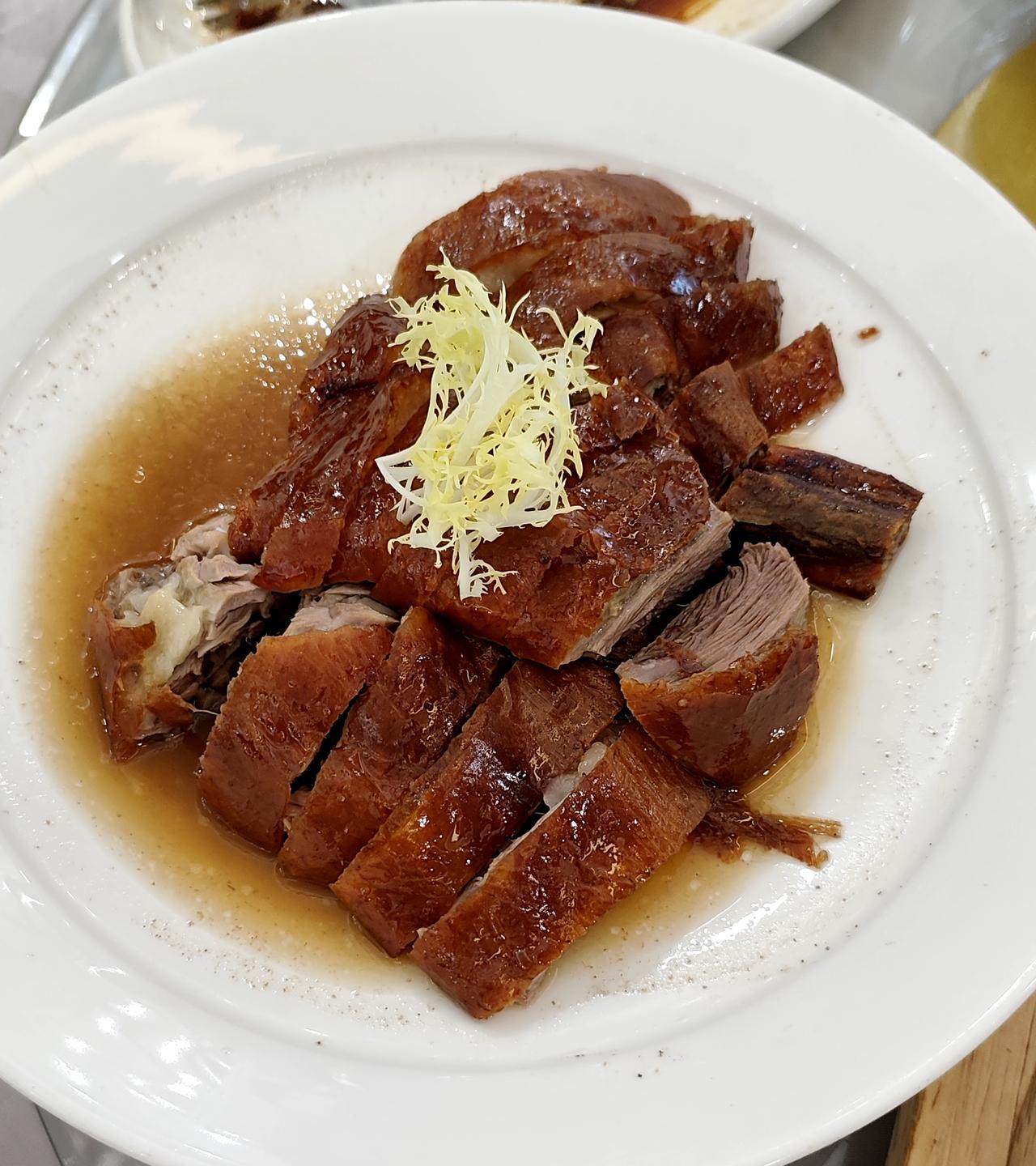 广州人都说过冬大过年，酒家的订台时间都要分两轮，第一轮是下午五点到晚上七点，第二