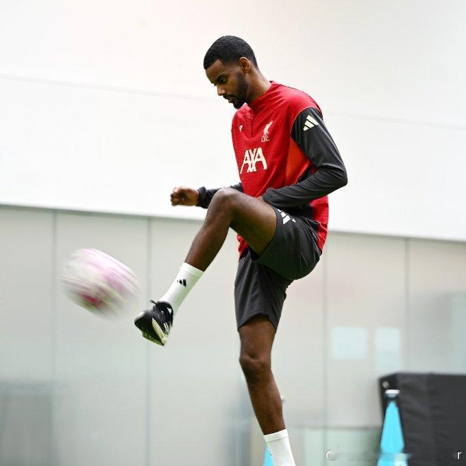 一切顺利的话，伊萨克下个月就能回归赛场了这真算后半个赛季冲刺阶段最大的补强了利物