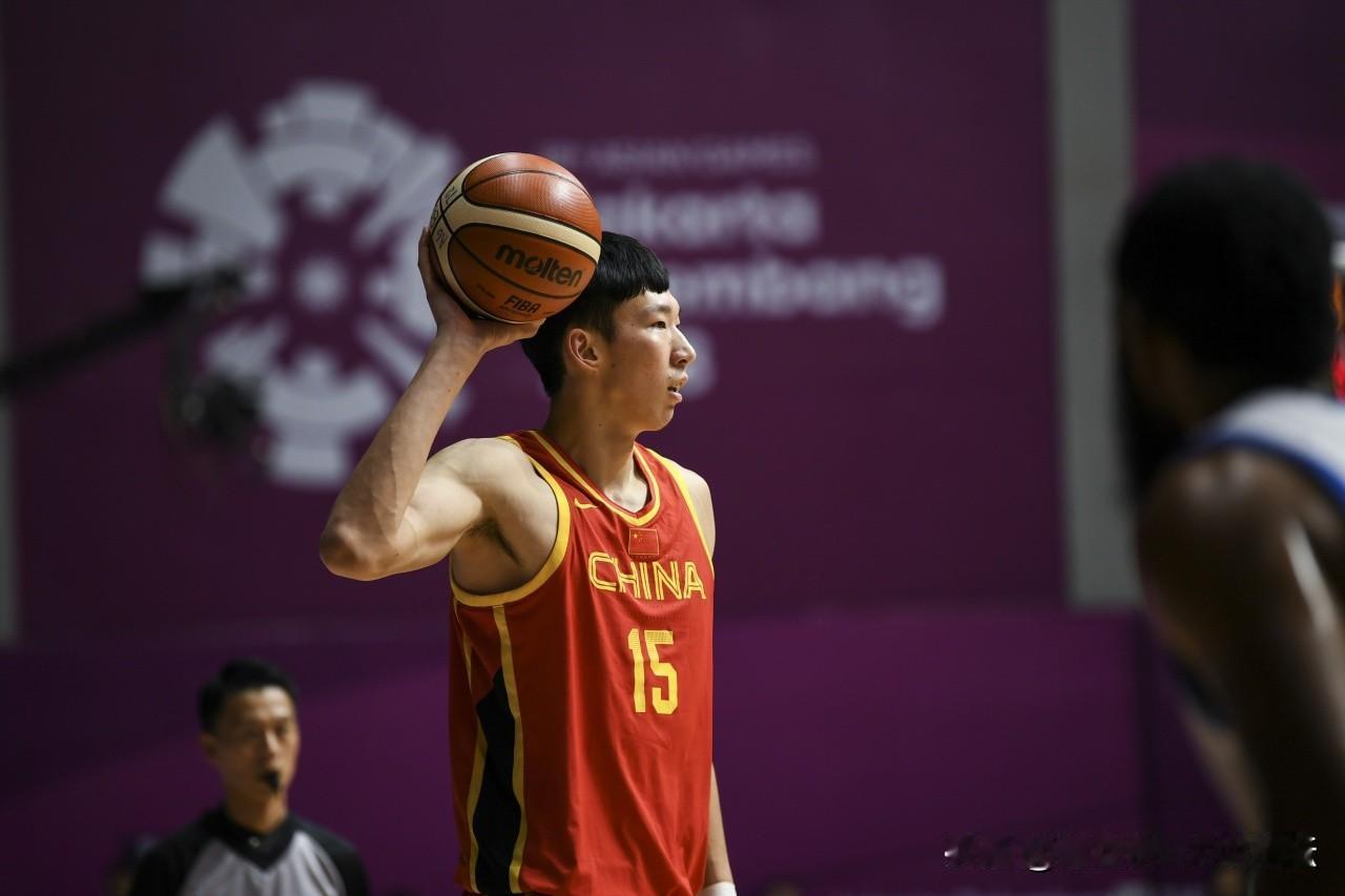 周琦罕见坦白：不去NBA，我们就是井底之蛙。周琦和丁彦雨航在《NBA周刊》聊