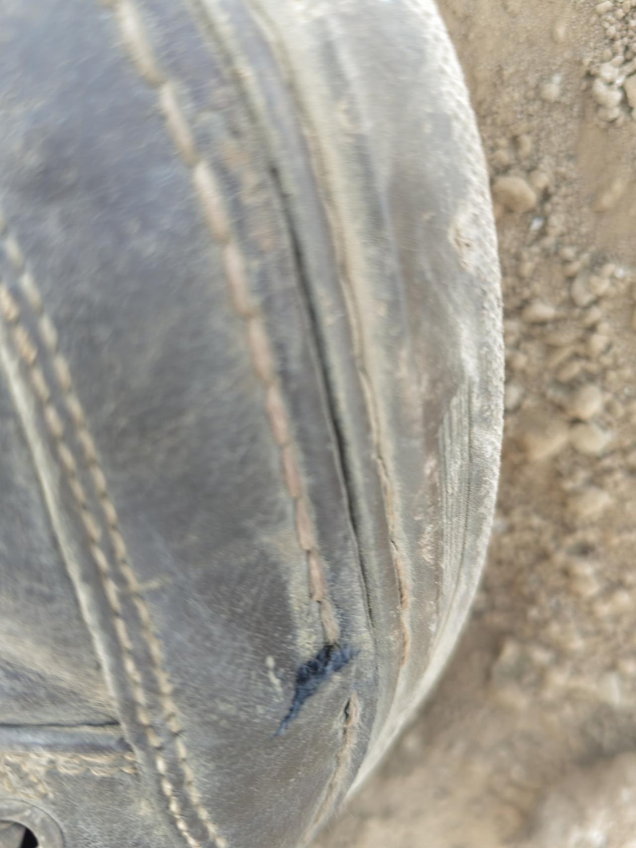 工程人的一天的工资又没了，真是恨不得呼自己一巴掌，因为刚买才买的不到一个月鞋竟然