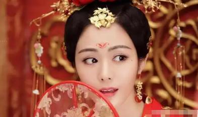 全身赤裸的亡国皇后羊献容，在西晋灭亡后，被丢到了匈奴刘曜的床上。这个刚刚杀了三万