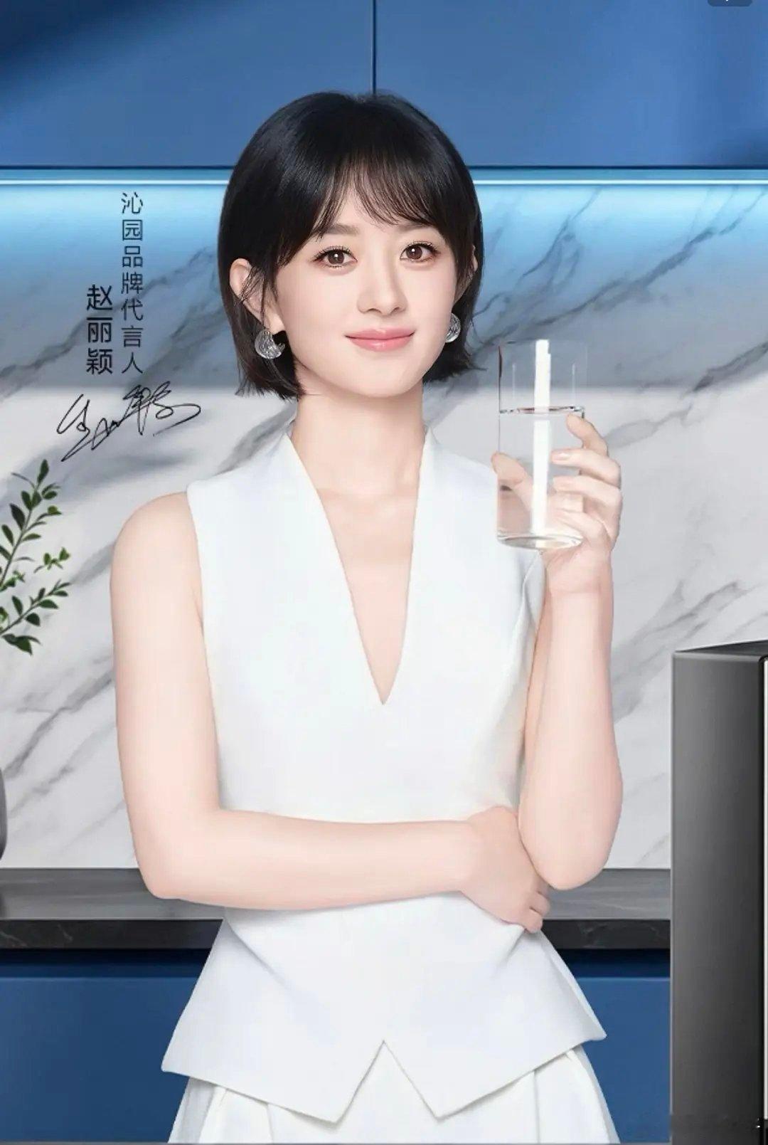 赵丽颖新物料路透这小脸真会长