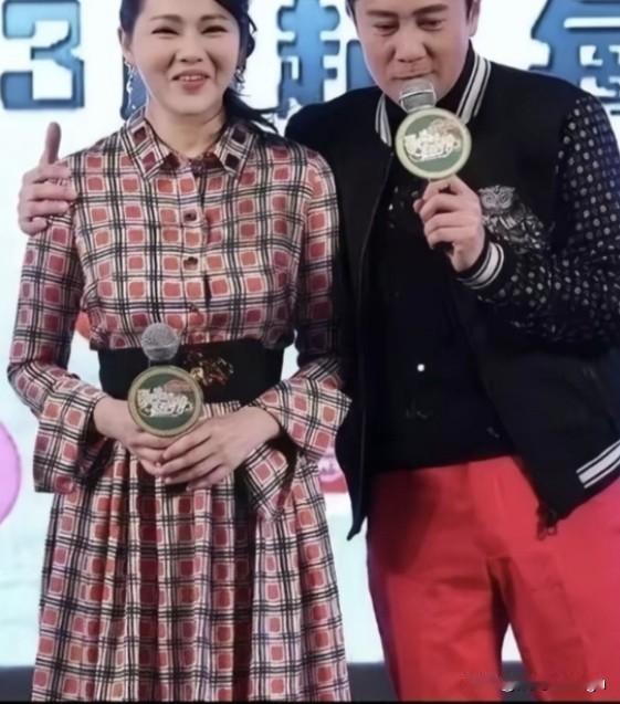伊能静和蔡国庆两个人是同一年出生，一个是不老女神，一个是不老男神，两个人都是大家