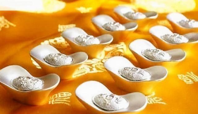 野史：晚清首富胡雪岩富可敌国，一共娶了13个老婆，每天晚上睡觉前，老胡还会玩一个