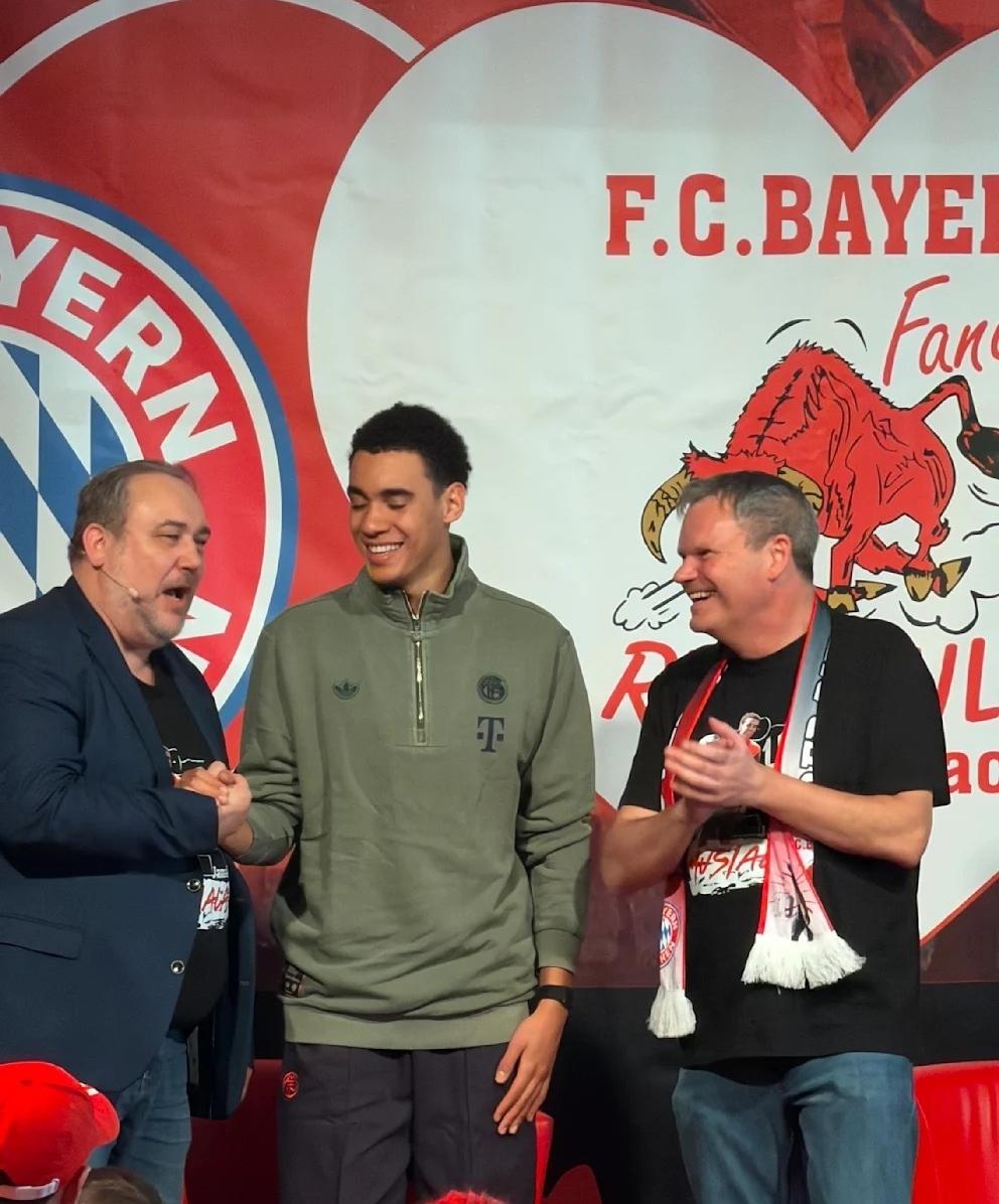 欧洲转会新闻汇总！★绝不冒险！穆夏拉表示他想在去年12月就回到赛场，但拜仁不