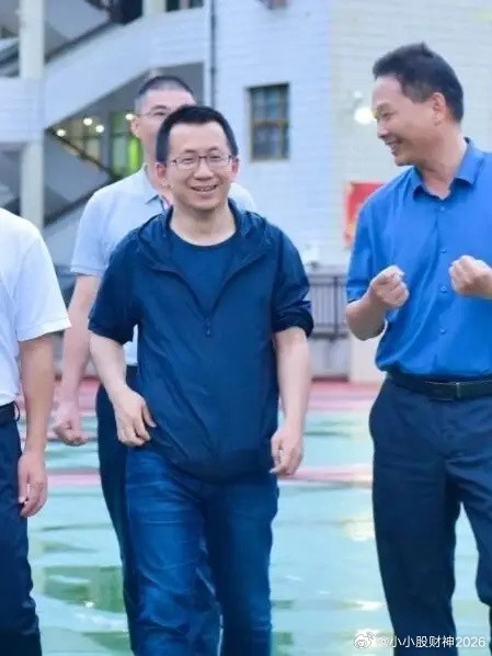 张一鸣罕见发声，严禁豆包蒸馏其他模型！最近，张一鸣罕见发声，表示：做AI大模型不