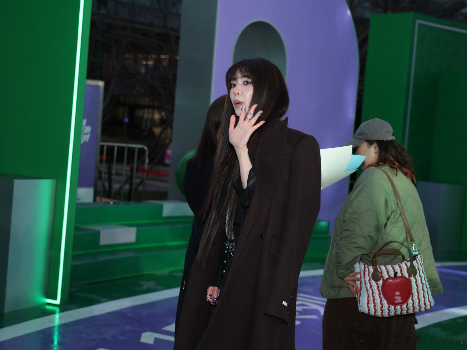 宋妍霏Y3K造型杀疯了宋妍霏又换新风格了谁懂啊！宋妍霏的穿搭从来不会让人失望！