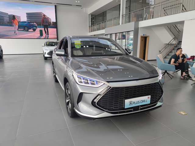 即将成为宋plusdmi车主今天本来去海洋店看看驱逐舰05，因为符合预算，结果