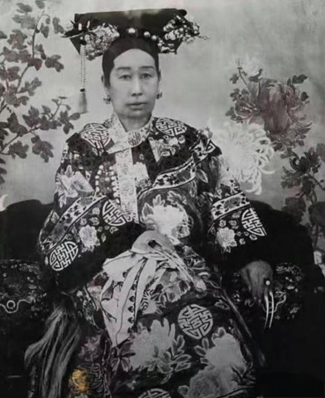 用AI复原出的慈禧容貌，竟如此惊艳？​​​