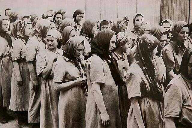 二战结束后，苏联很多地方女人都太多了；因为男人死伤严重，男女比例一下子乱了；农村