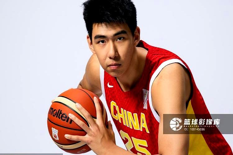 凌晨的训练馆灯亮着时，徐昕已经在美国开了系统特训。到2026年7月19日，下一