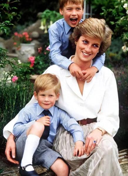 为母报仇！查尔斯交权后，英国王室这波“清算”太抓马！威廉直接把继母卡米拉从