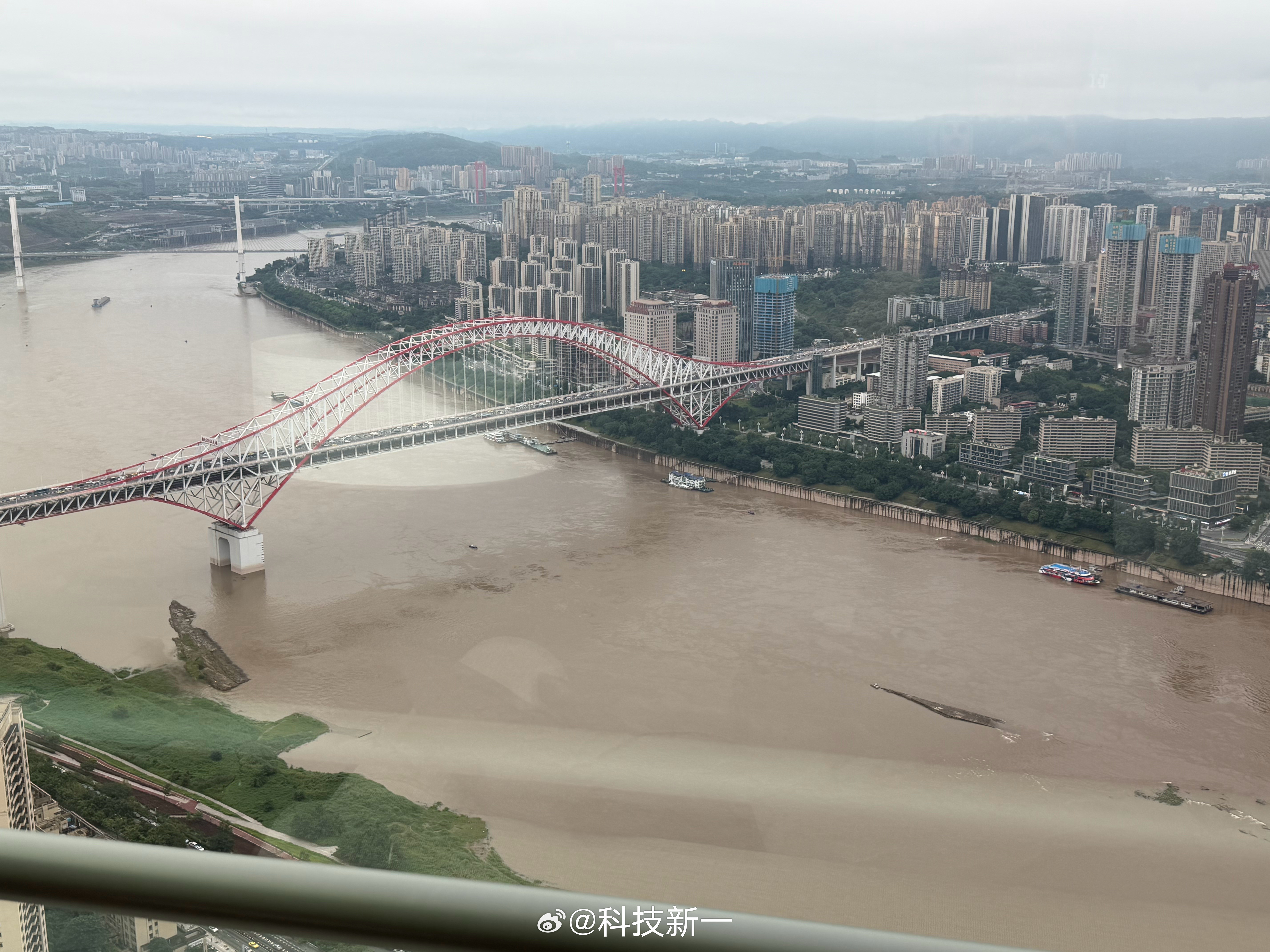 今天的黄河水是真黄啊，大家猜一下我在哪个酒店重庆