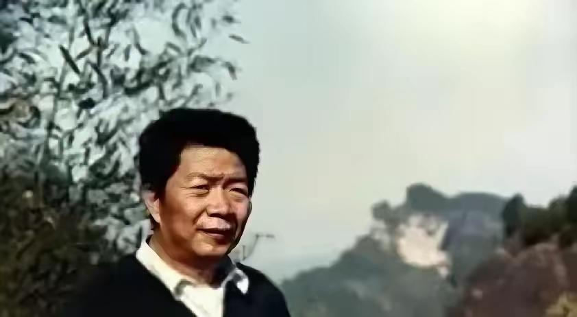 他从永春大山农家走出，17岁投身革命，曾任福建省原副省长、省人大常委会原副主任，