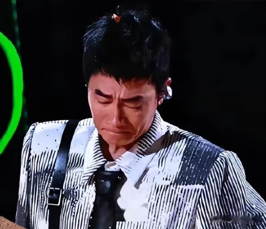 陈小春这次演唱会风波，真正值得夸的，不是他鞠躬道歉，而是他愿意把损失接下来。据现