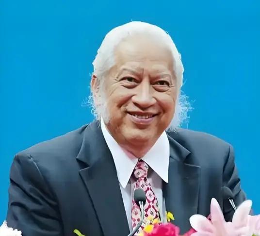 “我没有一丝一毫的中国血统，但是我有100%的中国心，我将用一生来报答中国。”印