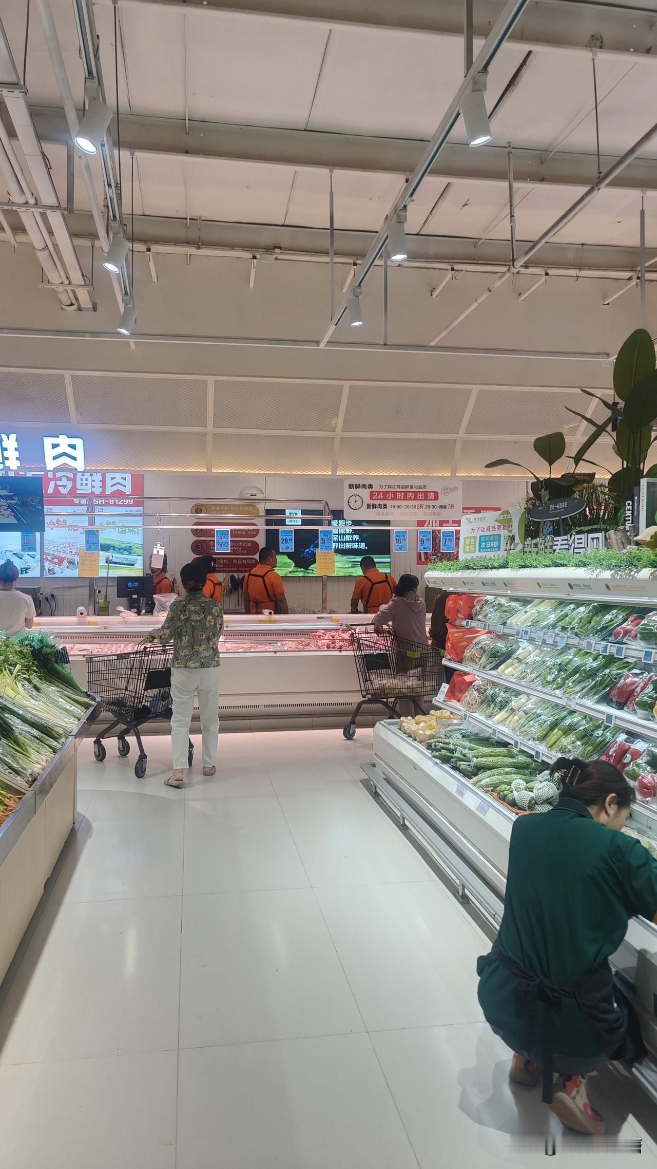 奉劝大家逛超市结账，一定要核对价签。今天在长庆大街的一个超市，肉7块9毛九，看