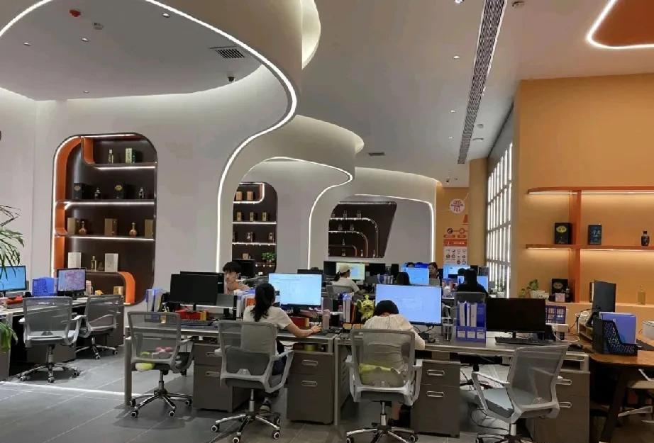 今天跟招聘hr去了某高校做校园宣讲，经常的话，下午四点左右就能完事，这个点如果再