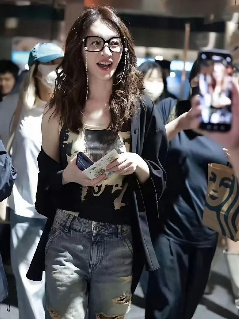 如果当年她没有流产，那个孩子的模样，真的让人难以想象——该有多么美好、多么动人。