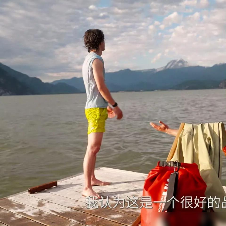 哈哈哈，这个老外很快就get到王一博的闪光点了：“我喜欢一博的一点是，如果不