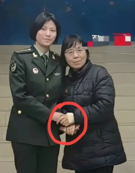 超赞！张桂梅的学生，三冠王丁王英，2000年出生的女孩，来自云南的大山深处，