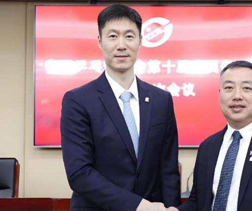 王励勤太明智了，他应该预测到周启豪要输给张本智和，昨天已经调整了亚运会的男双组合