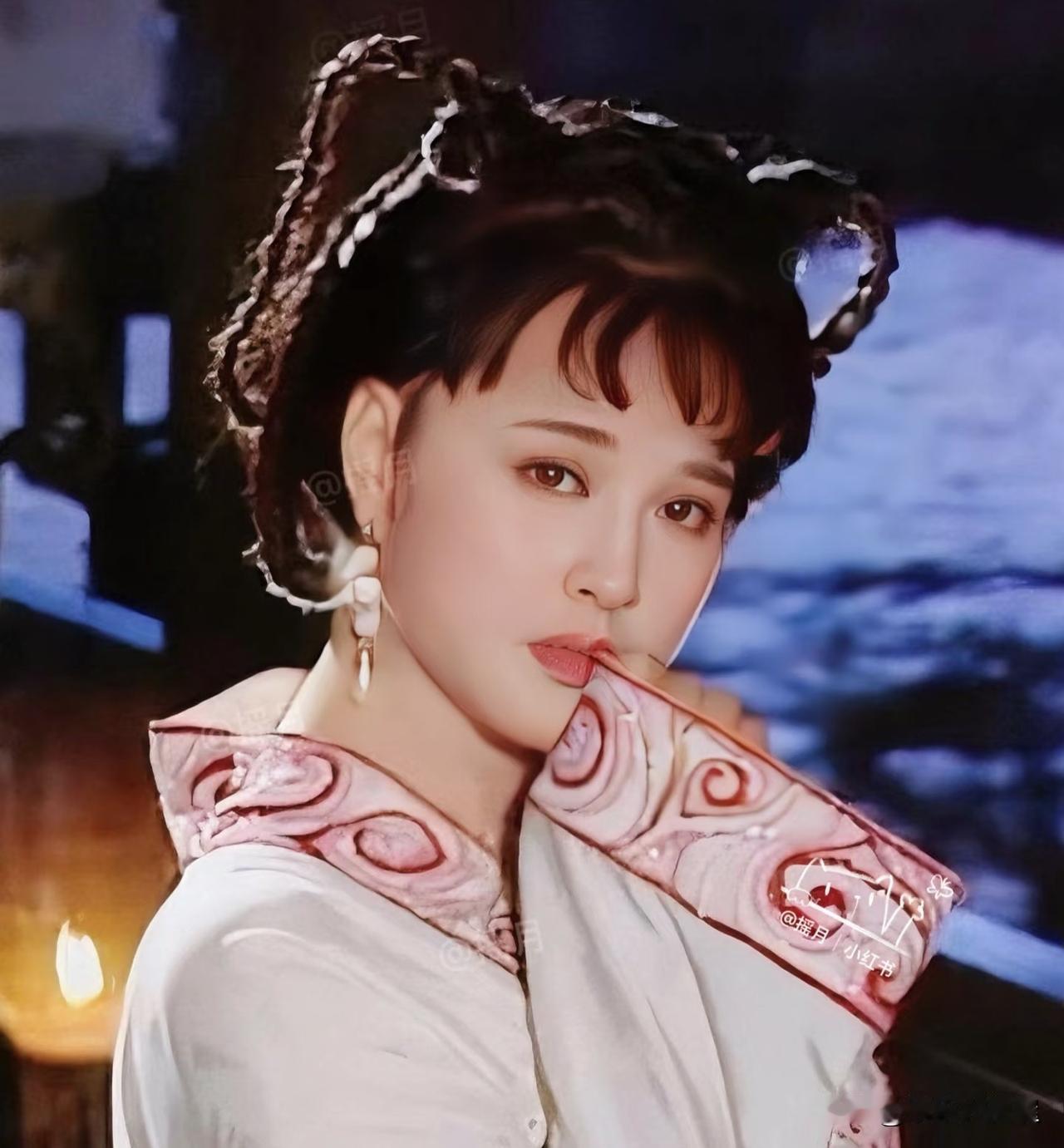 关于刘晓庆网友有一条评论，我认为特别惊艳。她说:刘晓庆是生不逢时，不然现在