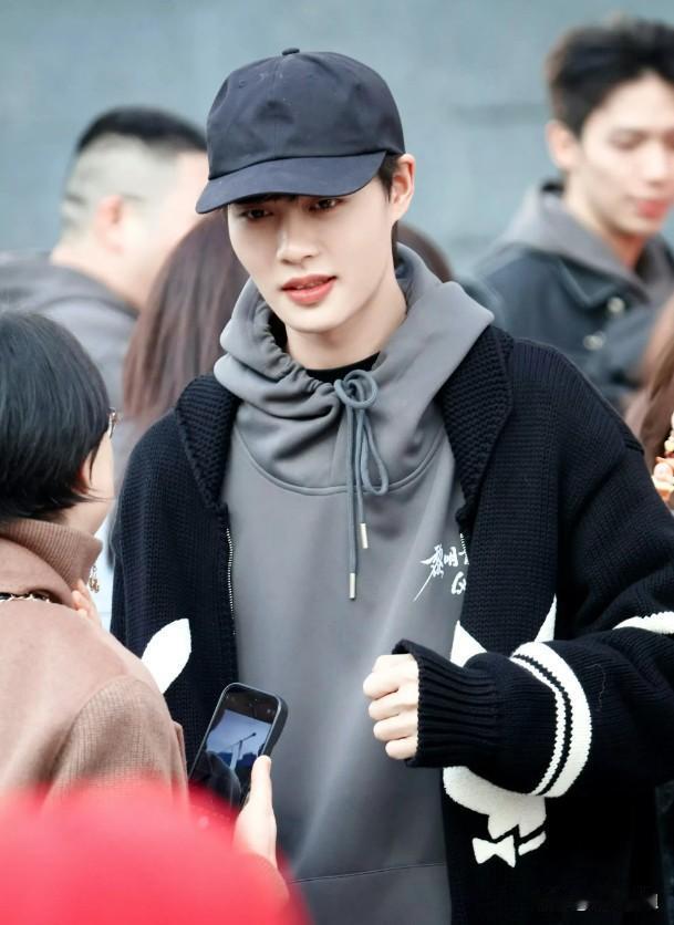 我怀疑过短剧演员能不能扛起长剧，也怀疑过柯淳是不是就靠《好一个乖乖女》吃老