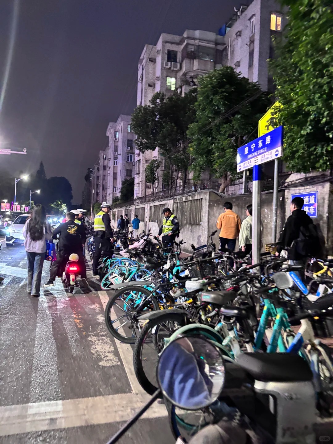 各位洛溪的牛你们的马要没了，没牌的交警都在搬走