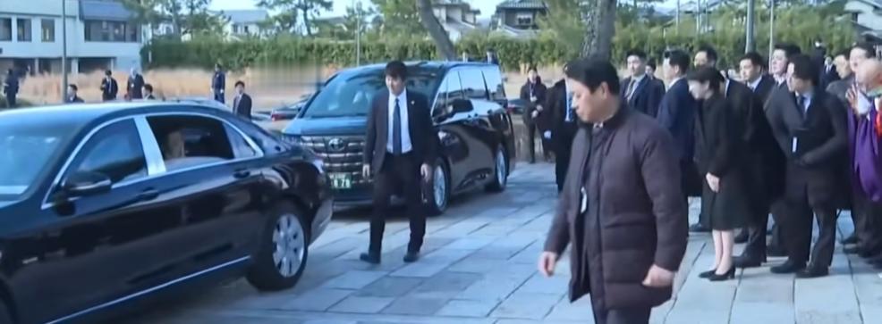 感觉在高市早苗面前的李在明架子端起来了啊。刚刚看李在明不是访问日本嘛，今天早