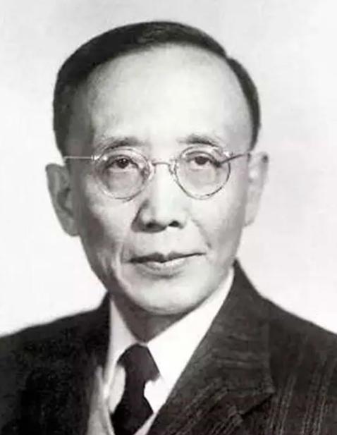 1912年洞房之夜，郭沫若见发妻太丑，拒绝同房。就在他转身要走时，发妻拉住他苦苦