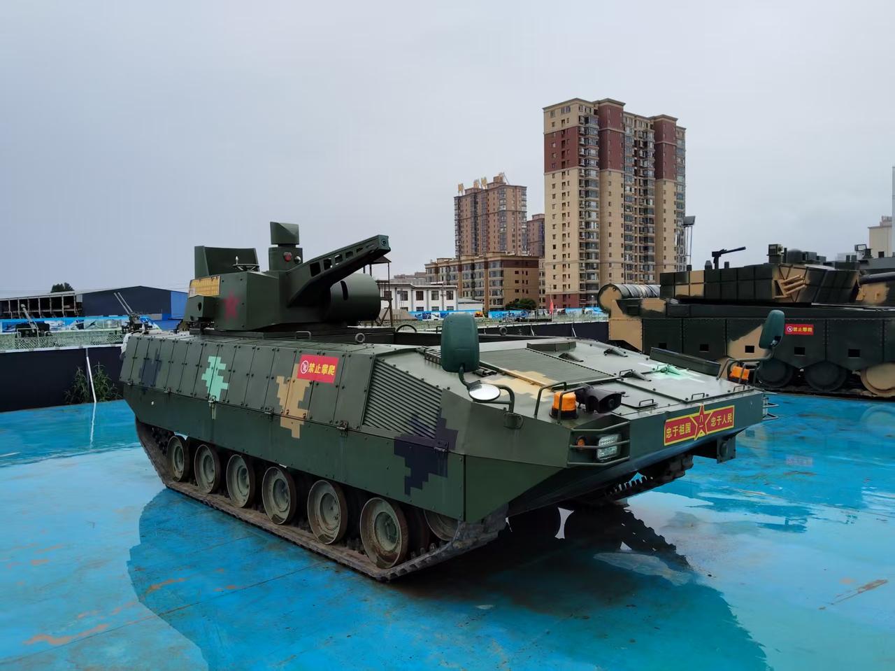 麦当劳:汉斯猫，你也太不仗义了吧？汉斯猫:我怎么啦