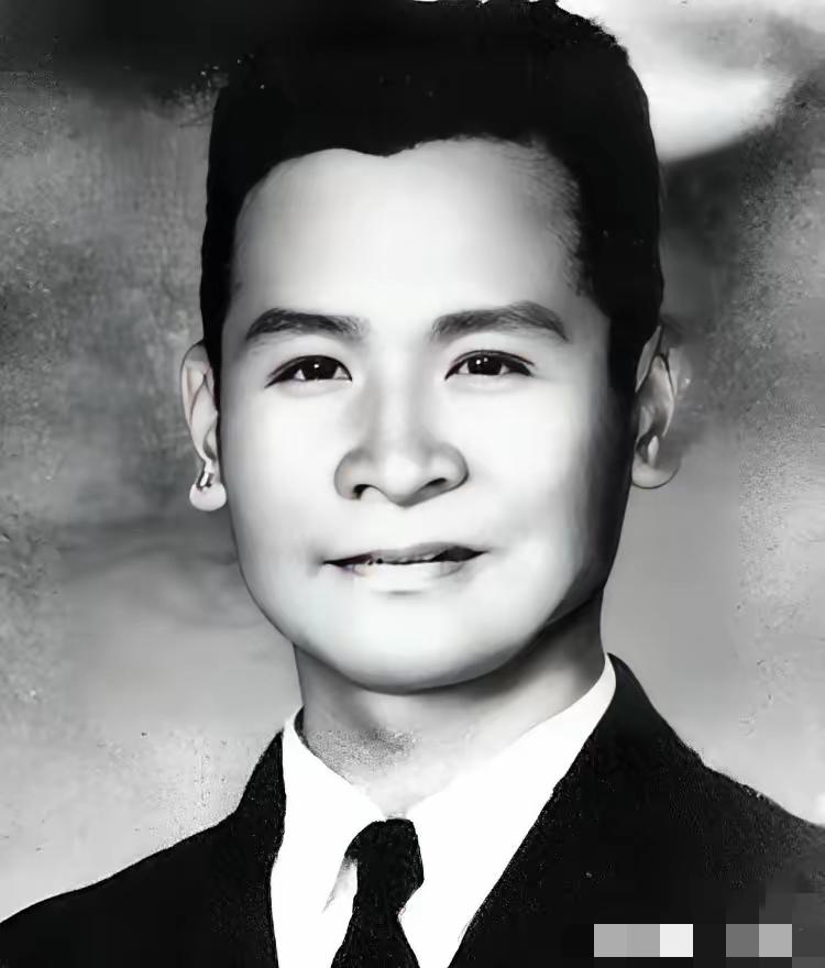 上海抓了个国民党特务，这人熬不住审问说了实话。他说南京雨花台乱坟岗埋了个大人物，