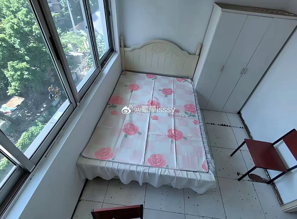 在外工作，看了一个房子一个月500元，地方这么小，感觉生活好不容易啊