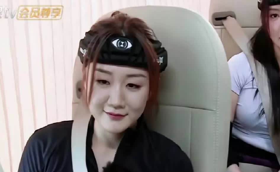陈梦发微博感谢黄晓明给自己支招，谢谢表哥教她先“苟”为安。陈梦上新综艺前请教