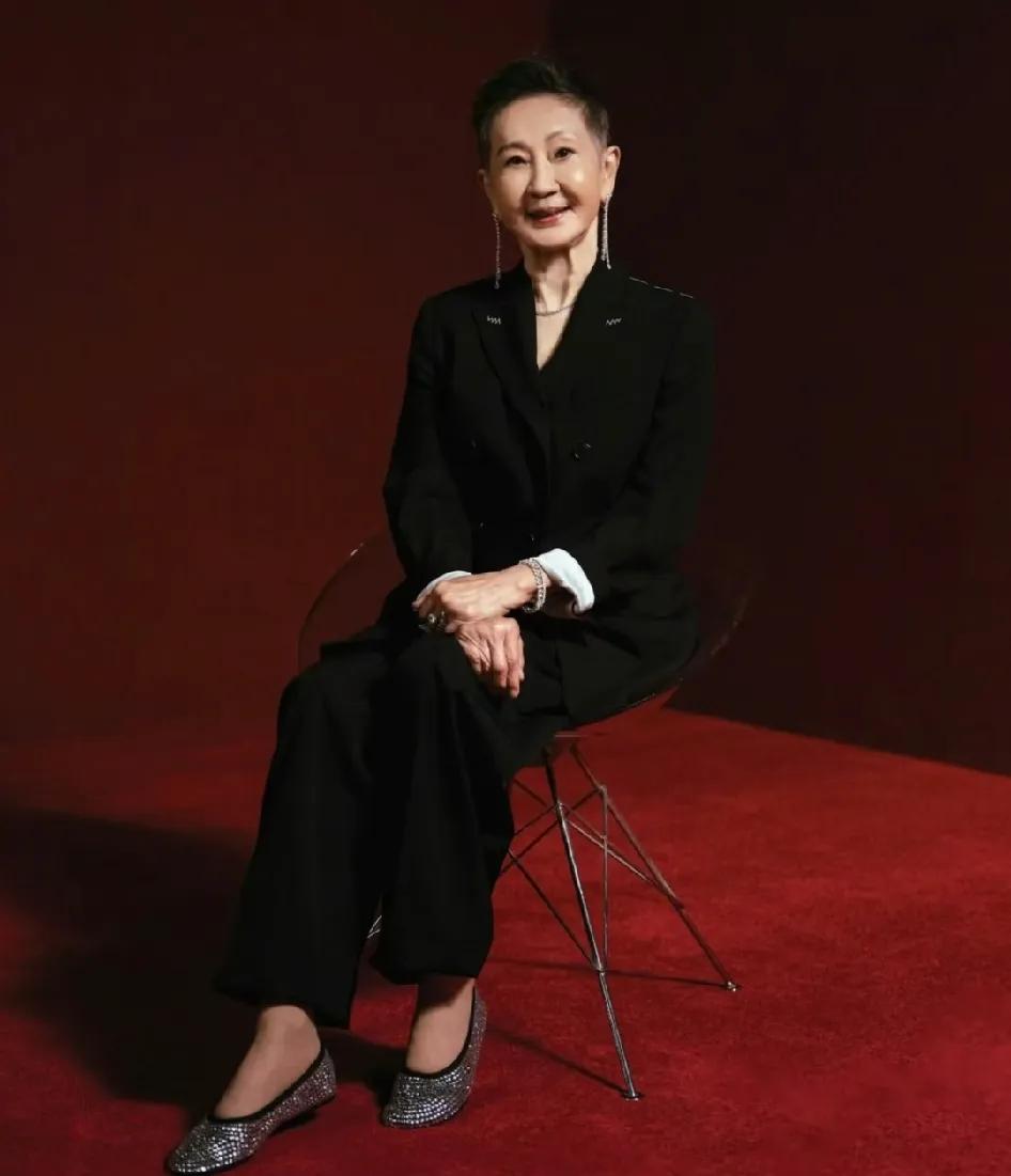 75岁的施南生去世了，她不是死于意外，也不是死于高龄，而是死于我们谁都难以躲