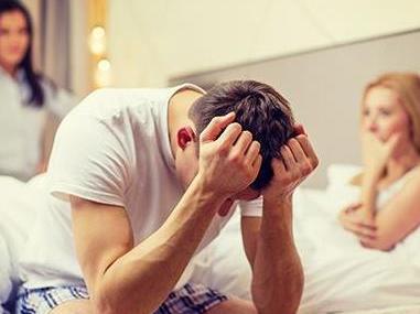 小三插足下的家庭裂痕我叫李梅，今年50岁。多年来，我一直以为自己