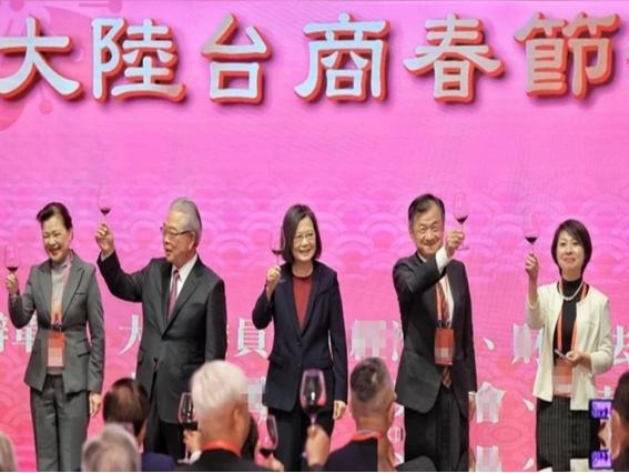 台湾“陆委会发言人梁文杰曾经讥笑：“大陆说统一后要帮台湾建环台高铁和高速公路，其