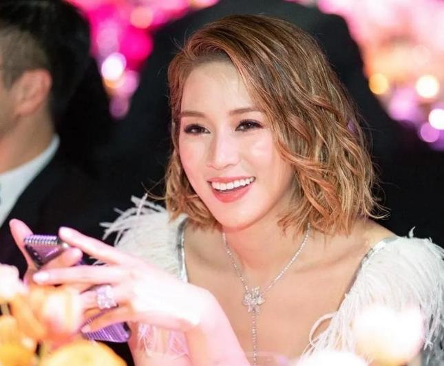 “千亿儿媳”彻底成笑话！43年来任人摆弄，连吃馄饨的自由都没有徐子淇过43