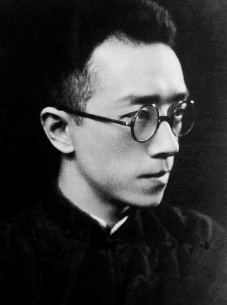 1911年，胡适沉迷麻将耽误学术研究，内心愧疚，他写下《麻将》诗自我检讨："麻