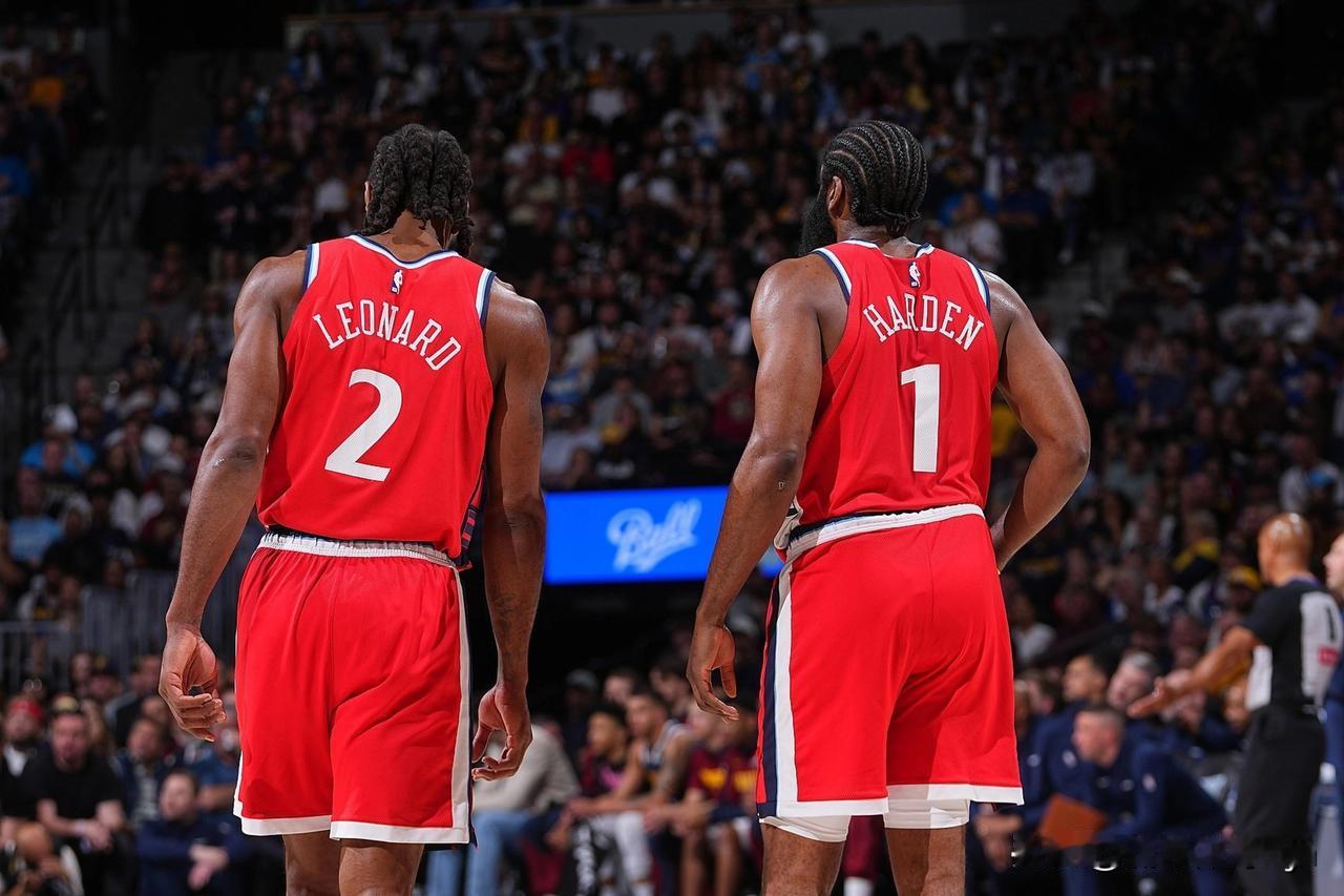 脸都不要了？快船惨遭森林狼18分逆转，说一说这支可笑的球队。主教练泰伦卢的战