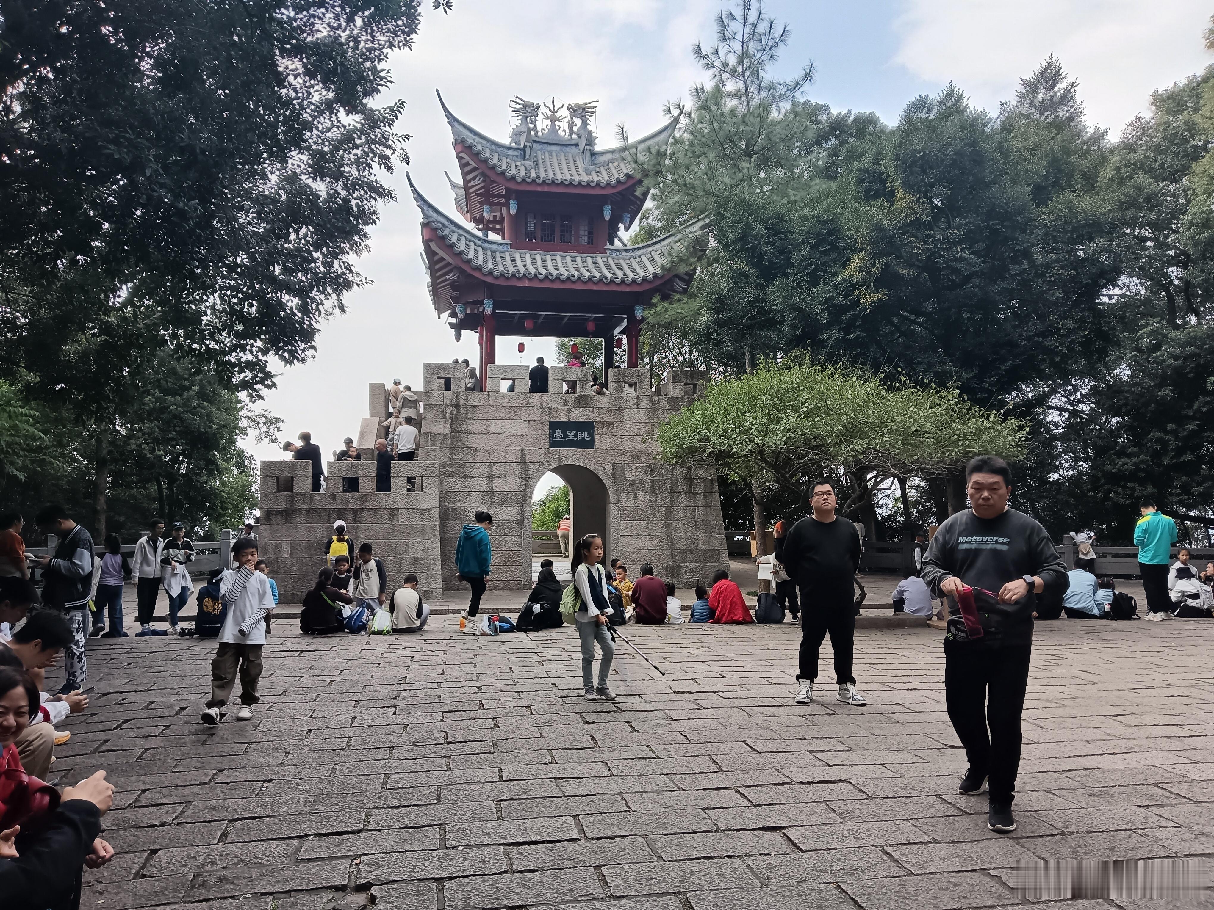 感觉用久了苹果手机，都用不惯安卓机～这个手机都是当闹钟用的！好想去深圳一趟…找阿瓜，找臭昭吃个饭，然