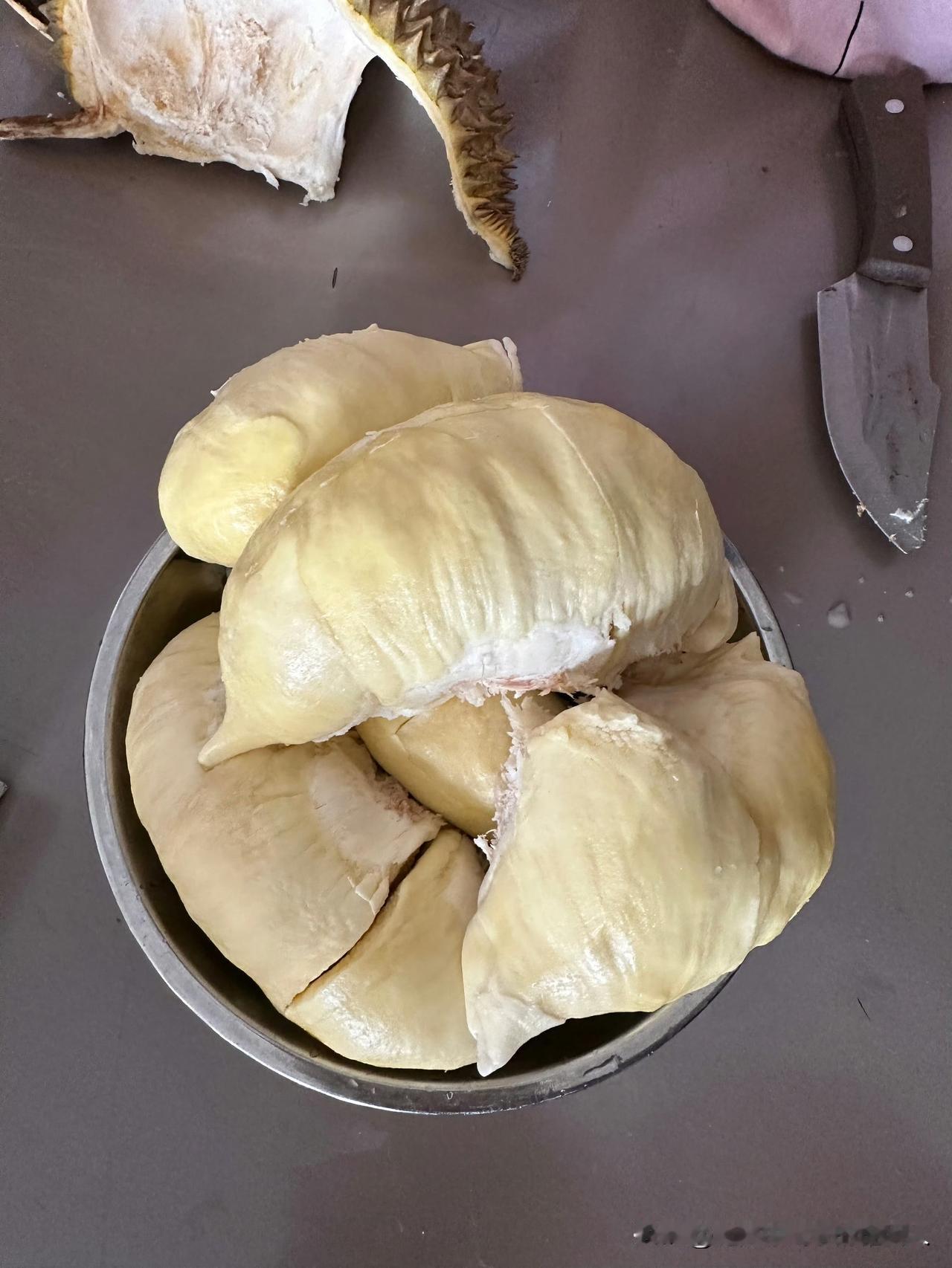 你发现没有，真正会过日子的女人，不舍得买榴莲吃。虽然榴莲闻着臭吃着香，但是价钱太