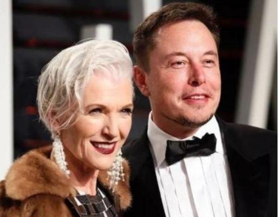 美国彻底慌了?马斯克24小时内三次警告:“美国正以超快速度走向破产!国债高达36