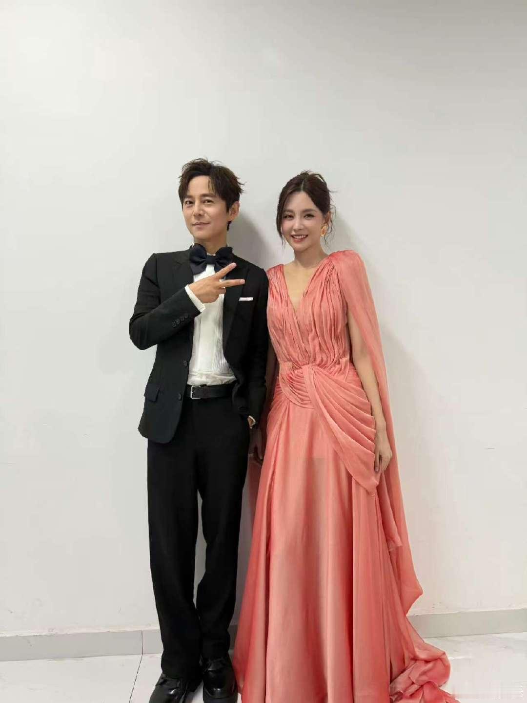 沈梦辰晒了好多合照！